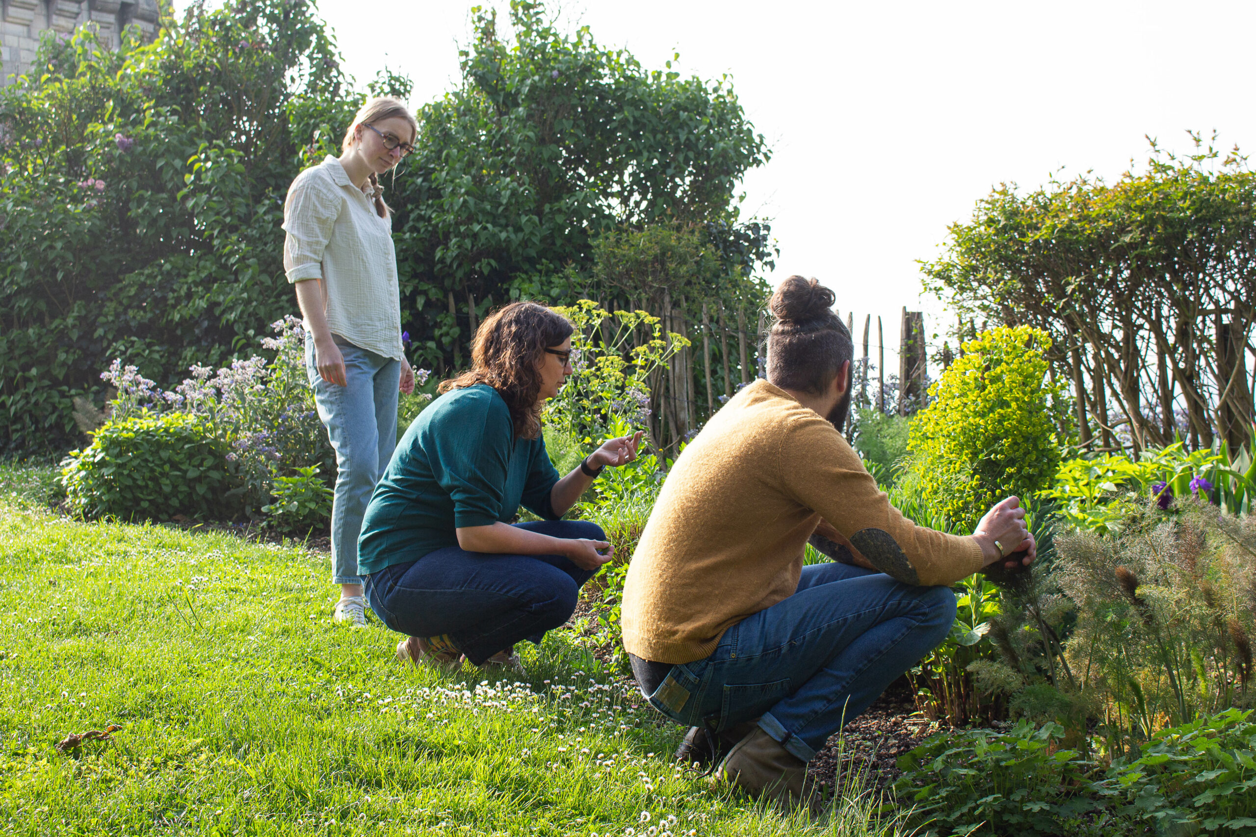 Bocalerie - equipe-13 L'équipe dans le jardin